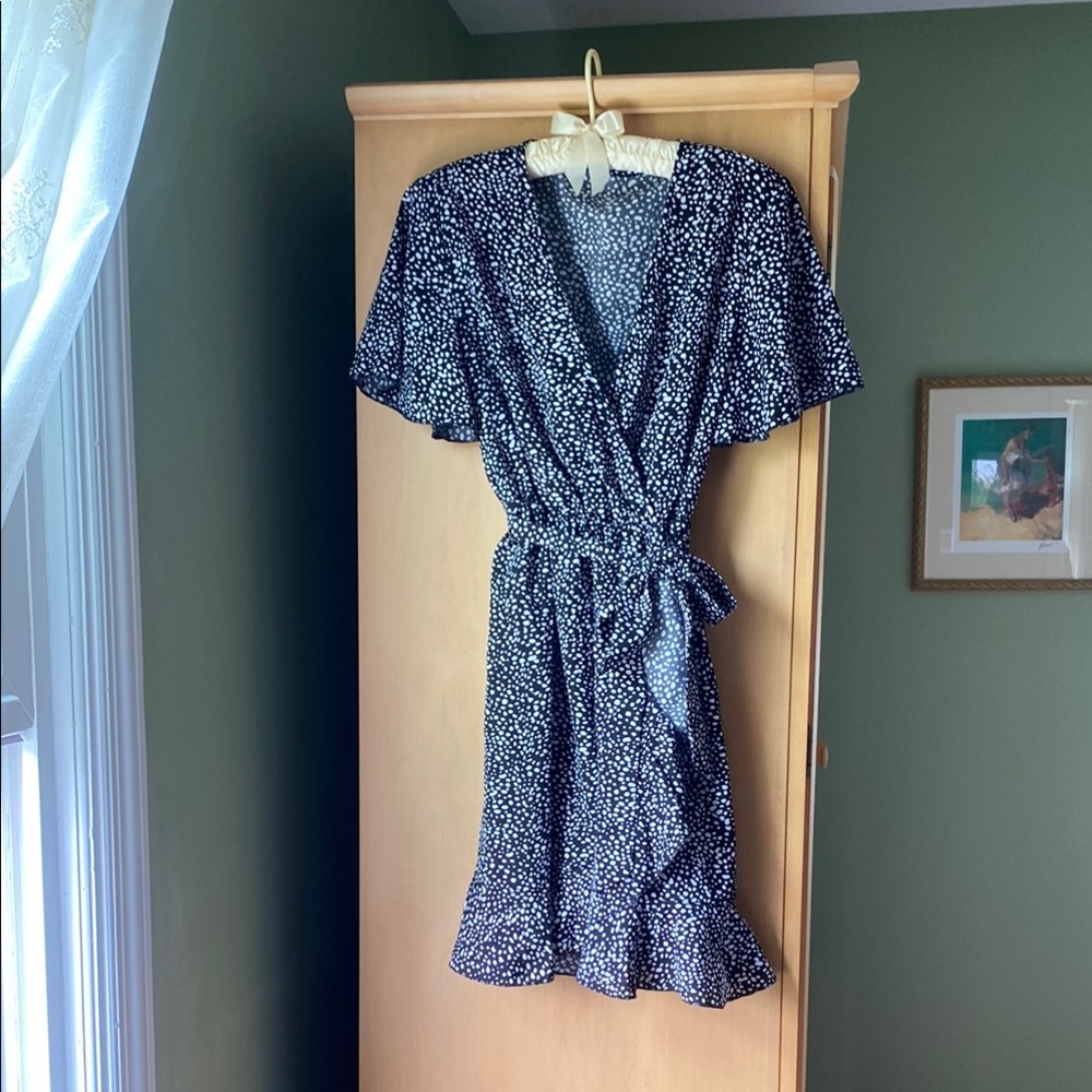NWOT Black and white spotted SHEIN short sleeve mini wrap dress size 6
